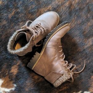 Cliffs by WHITE MOUNTAIN Tan Lace-Up Boots